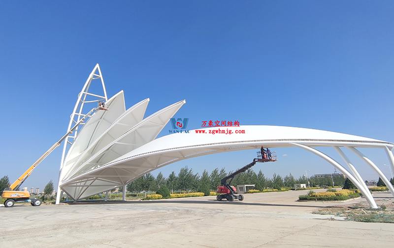 陜西定邊馬蓮灘沙漠公園鋼膜結(jié)構(gòu)工程“奮力快跑”，工程“進(jìn)度條”刷新了!